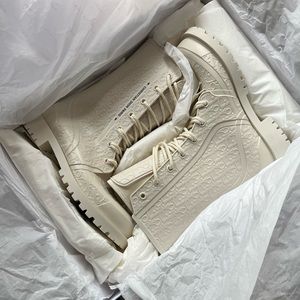 Women’s size 10 Diorcamp Oblique Rubber And Neoprene Lace-Up Boots.